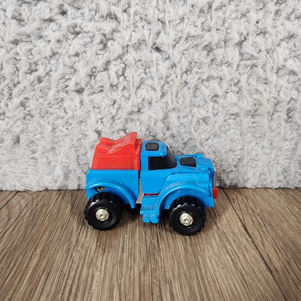 Vintage 1983 Tomy Japan Transforming Robot Pickup Truck Figure Blue Red 2.5